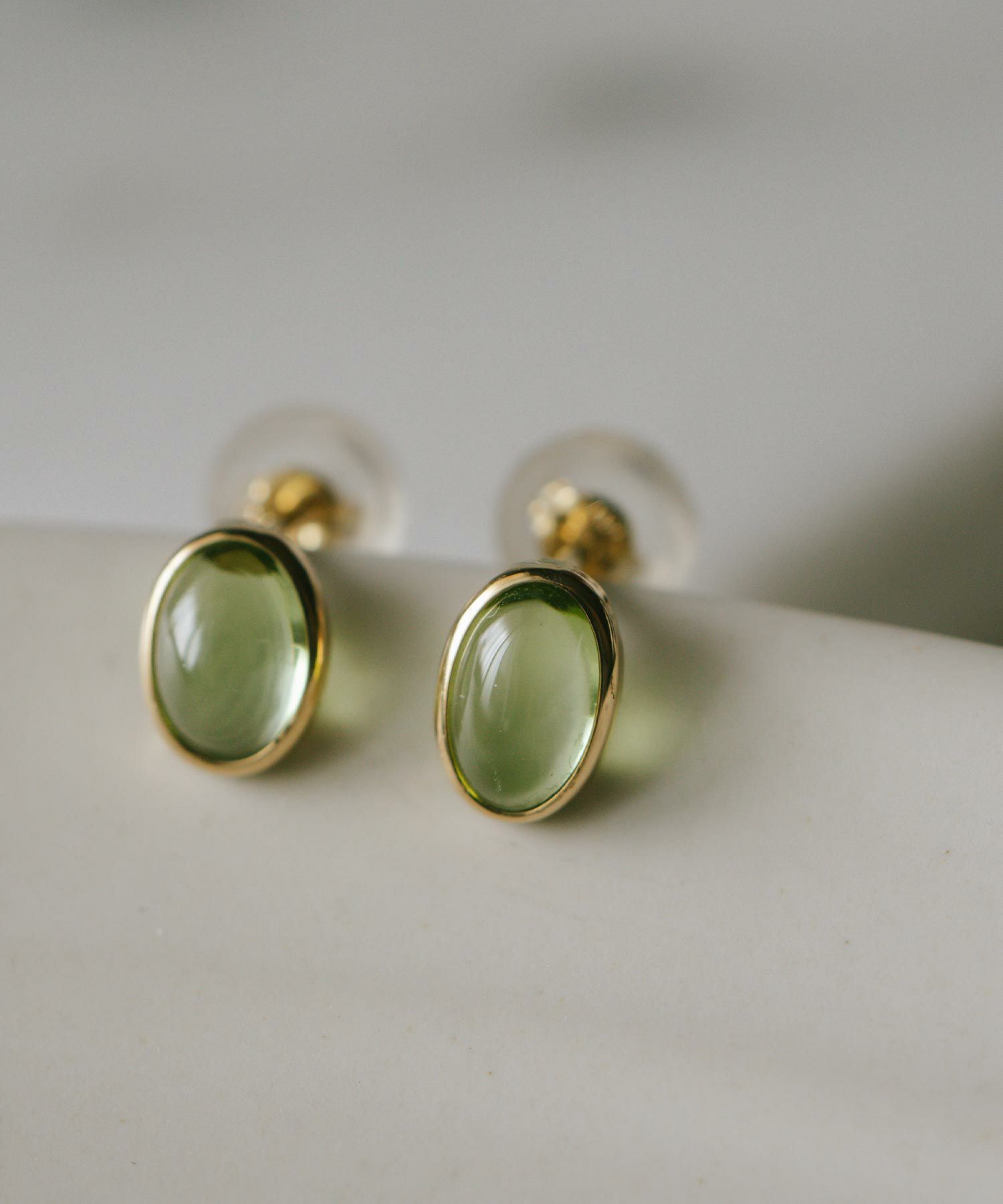ペリドットピアス18金18k金天然石【enlille-olivaエンリル・オリヴァ】金属アレルギー対応ブランドピアスオーバルK18小さめピアス小ぶり大人おしゃれシンプルピアスゴールドレディース小さい誕生石エレガント石パワーストーンお守り繊細