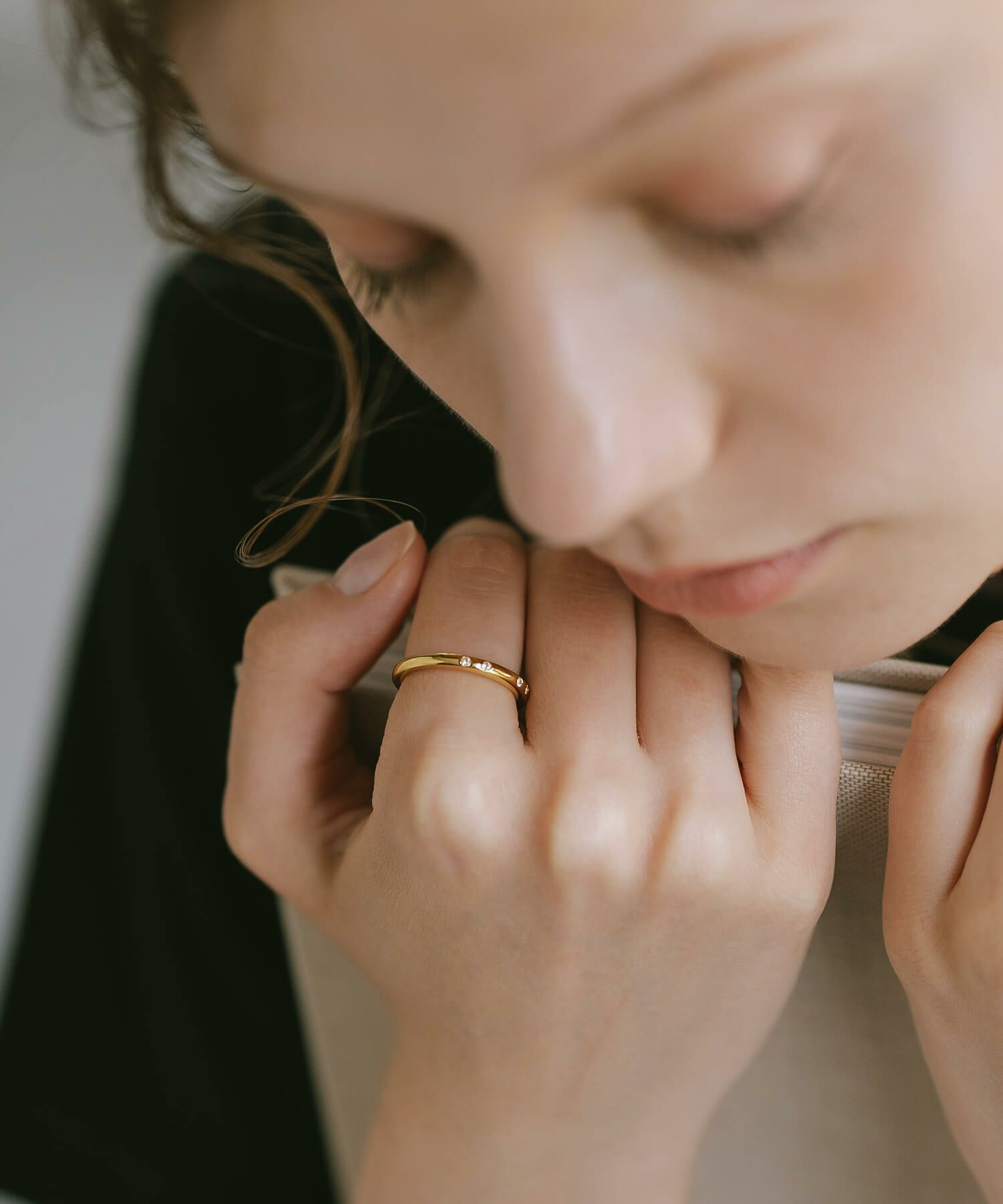 高品質な18金のゴールドリング、タイムレスな美しさが魅力。