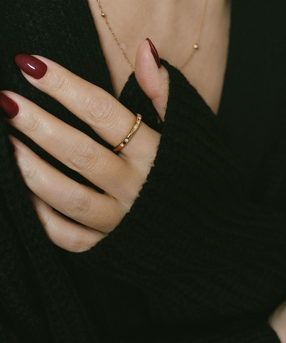 レディース向けのエレガントな指輪、特別な日にふさわしいデザイン。