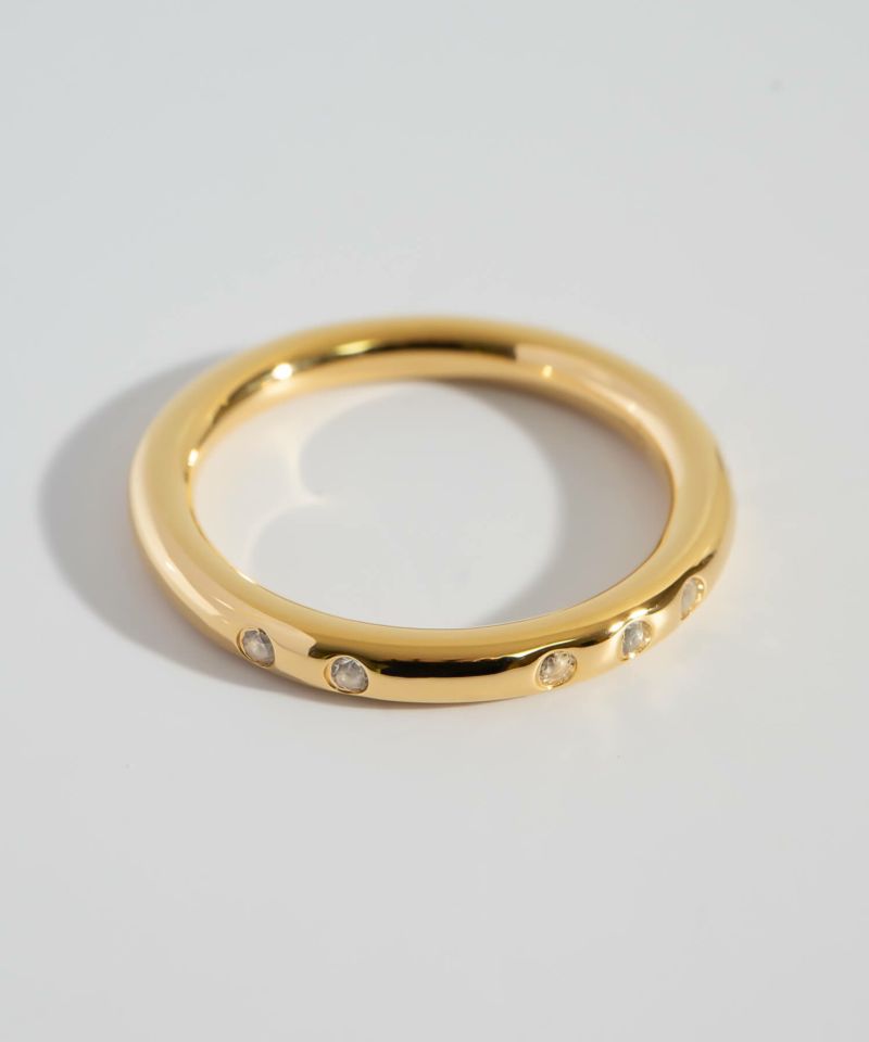 レディースのためにデザインされた美しいリングコレクション、毎日を彩るジュエリー。