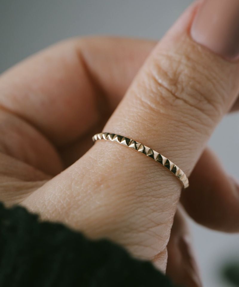 スタッズ k10 リング 指輪 10金 レディース シンプル おしゃれ アレルギー対応 【spina スピナ】 指輪 ゴールド 華奢 スタック リング 重ねづけ 地金リング 10k メンズ ブランド 50代女性プレゼント カットリング フルスタッズリング ピラミッド カット リング