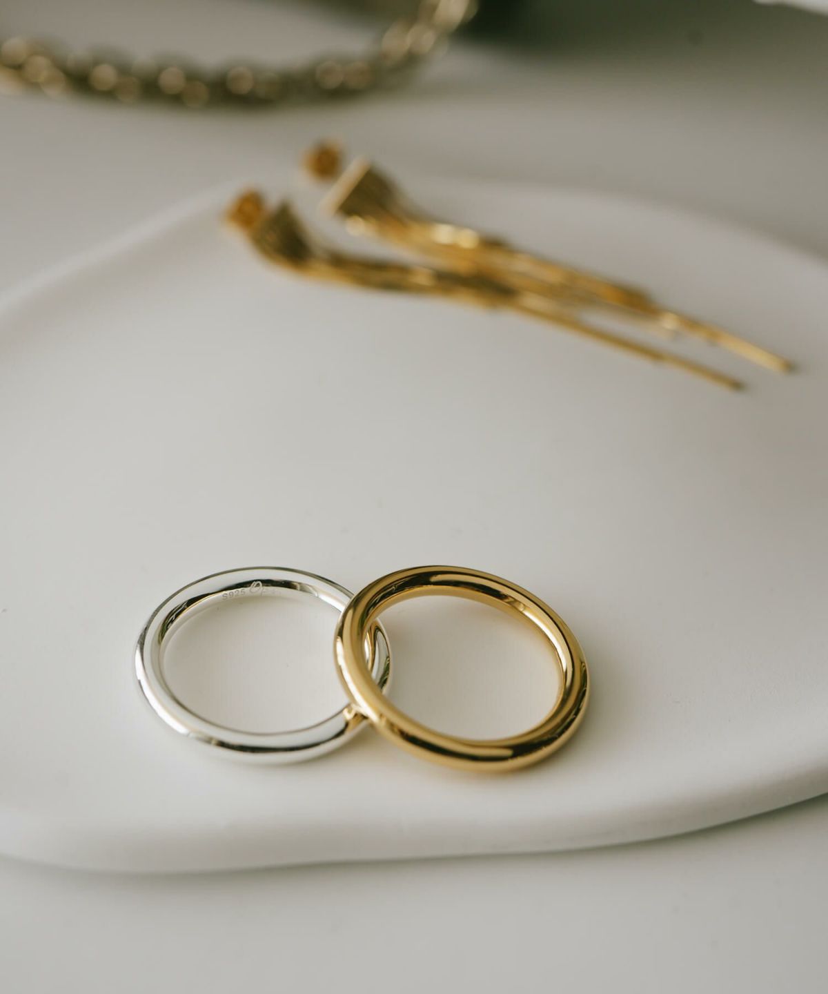 シルバー925製 3mmラウンドリング、18Kゴールドメッキのシンプルデザイン