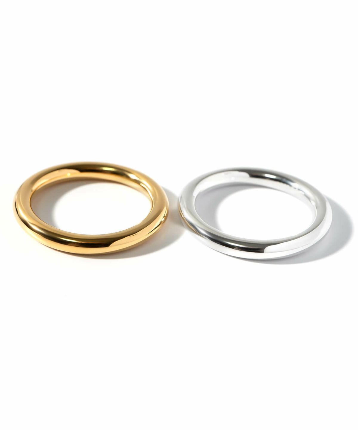 シルバー925素材の3mmラウンドリング、ミニマルで上品なジュエリーデザイン