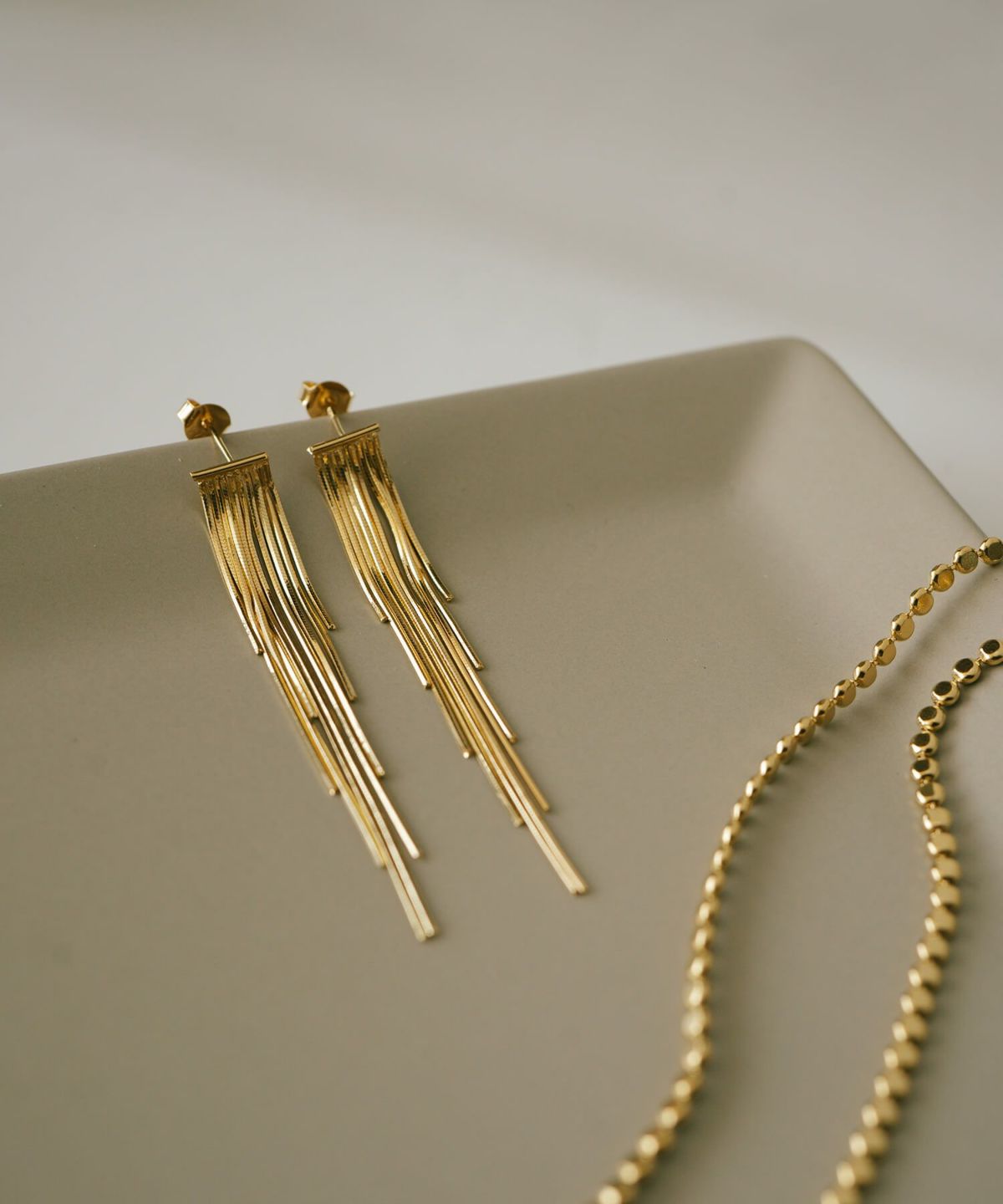 ゴールド ピアス 揺れる ロングピアス レディース ブランド Laria ラリア