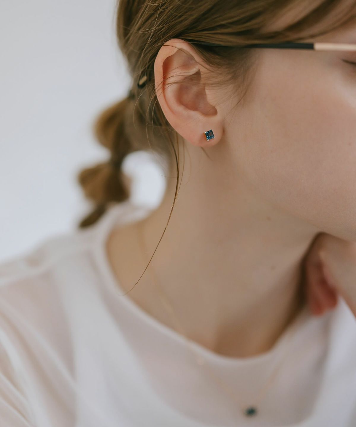  ペリドット ピアス ゴールド K10 天然石 【tetra-ena テトラ・エナ】 金属アレルギー 対応 ブランド ピアス 四角 10K 10金 小さめ ピアス 小ぶり 大人 おしゃれ シンプル レディース 小さい 誕生石 エレガント 石 パワーストーン お守り 繊細 軽量