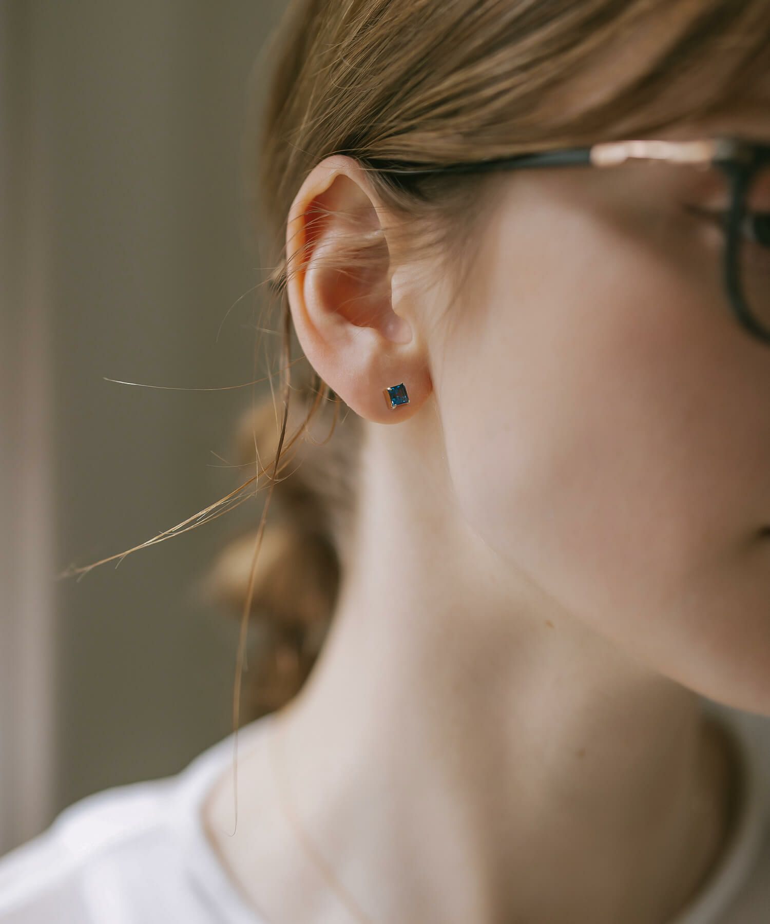  ペリドット ピアス ゴールド K10 天然石 【tetra-ena テトラ・エナ】 金属アレルギー 対応 ブランド ピアス 四角 10K 10金 小さめ ピアス 小ぶり 大人 おしゃれ シンプル レディース 小さい 誕生石 エレガント 石 パワーストーン お守り 繊細 軽量