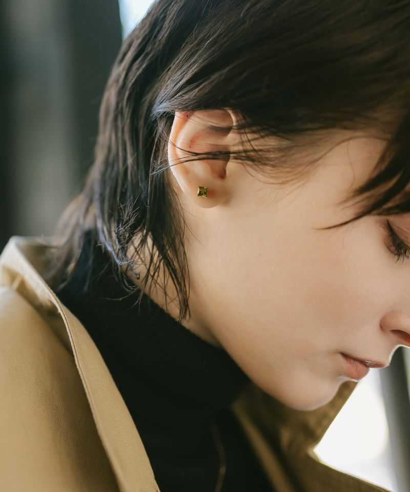  ペリドット ピアス ゴールド K10 天然石 【tetra-ena テトラ・エナ】 金属アレルギー 対応 ブランド ピアス 四角 10K 10金 小さめ ピアス 小ぶり 大人 おしゃれ シンプル レディース 小さい 誕生石 エレガント 石 パワーストーン お守り 繊細 軽量