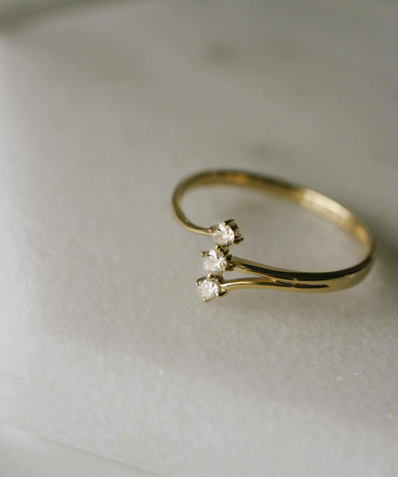 3連 ダイヤ 指輪 ダイヤモンド 18金 リング k18 シンプル 【asteri-orion アステリ・オリオン】 18k リング ダイヤ レディース ゴールド 誕生石 パワーストーン 指輪 天然石 指輪 レディース おしゃれ つけっぱなし 華奢 リング 重ね 付け 重ねづけ 繊細 星 スター リング