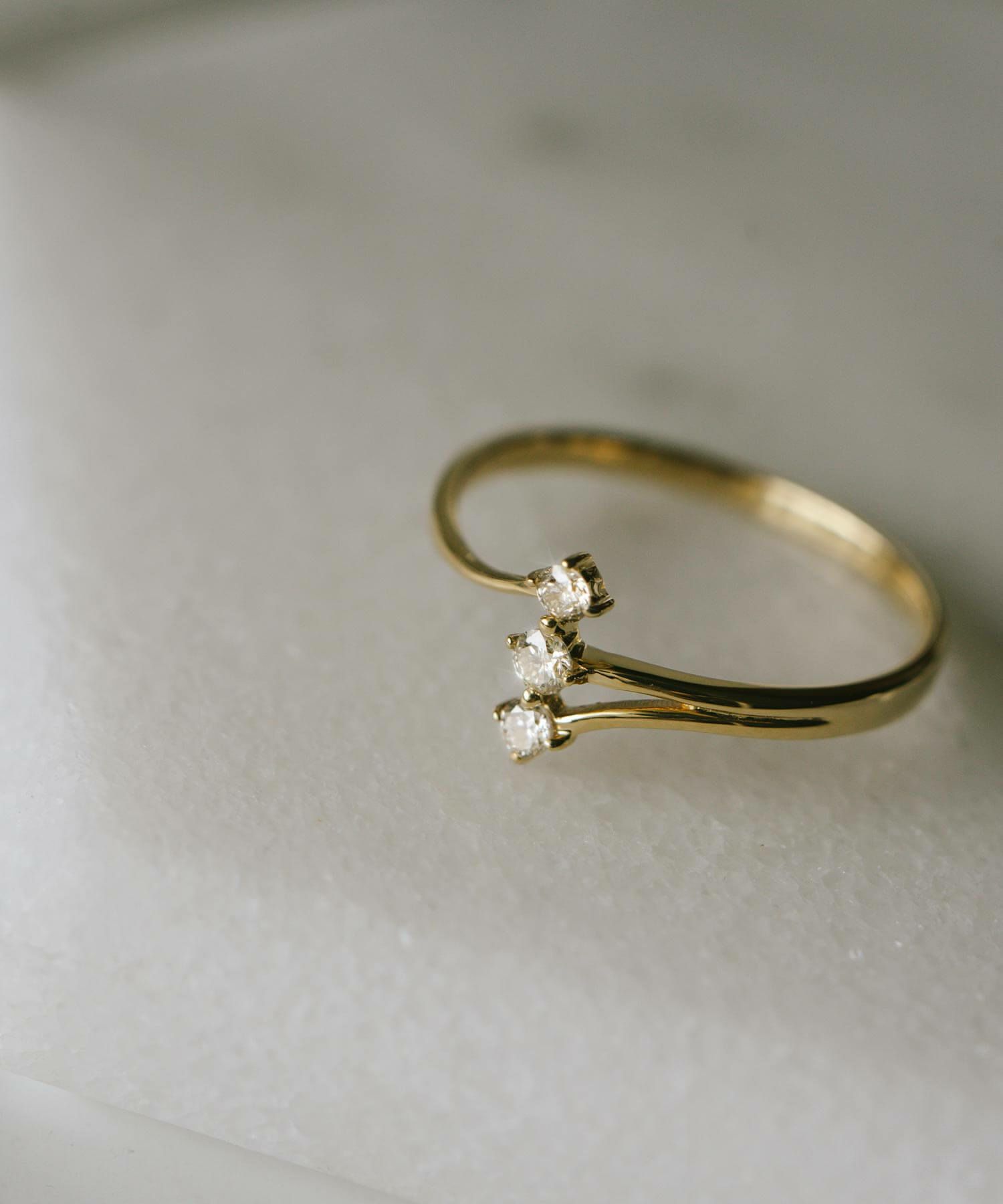 3連 ダイヤ 指輪 ダイヤモンド 18金 リング k18 シンプル 【asteri-orion アステリ・オリオン】 18k リング ダイヤ レディース ゴールド 誕生石 パワーストーン 指輪 天然石 指輪 レディース おしゃれ つけっぱなし 華奢 リング 重ね 付け 重ねづけ 繊細 星 スター リング