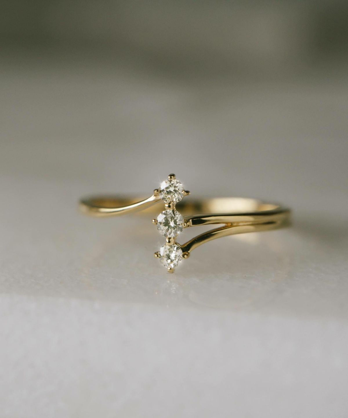 3連 ダイヤ 指輪 ダイヤモンド 18金 リング k18 シンプル 【asteri-orion アステリ・オリオン】 18k リング ダイヤ レディース ゴールド 誕生石 パワーストーン 指輪 天然石 指輪 レディース おしゃれ つけっぱなし 華奢 リング 重ね 付け 重ねづけ 繊細 星 スター リング