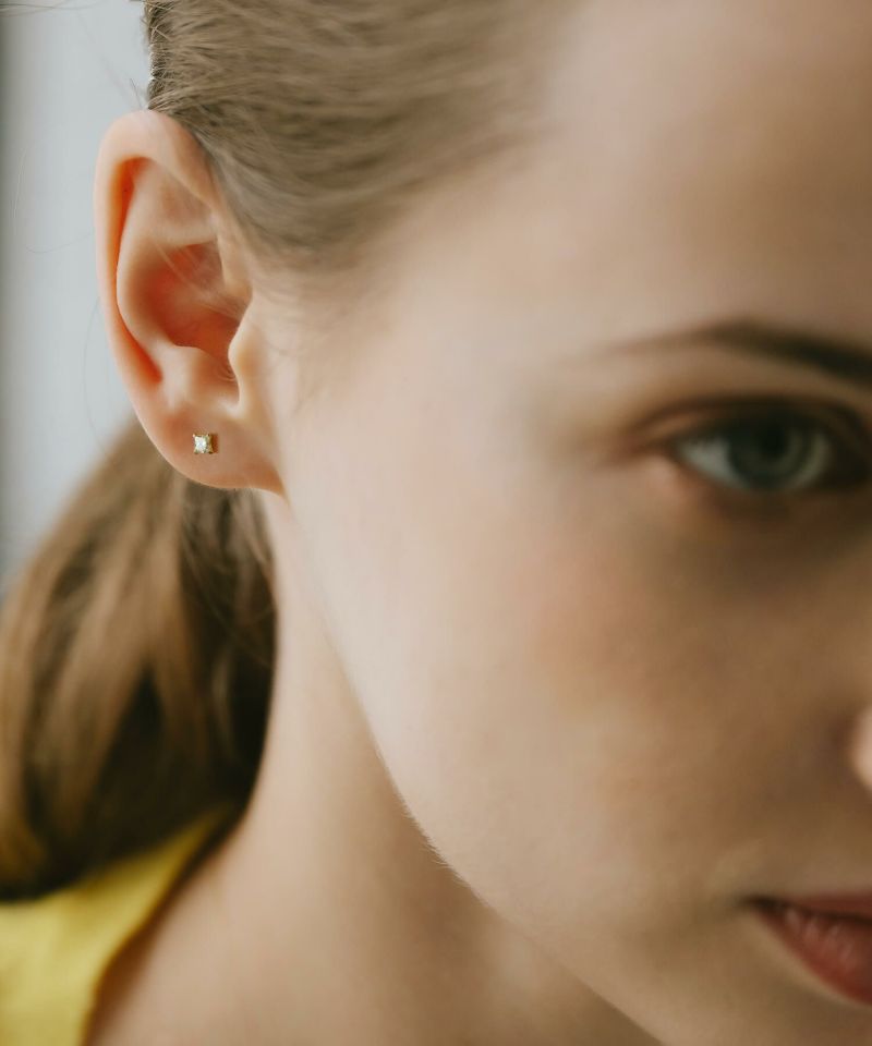 ゴールド 18k ダイヤ ピアス ダイヤモンド 一粒 レディース ブランド プリンセスカット