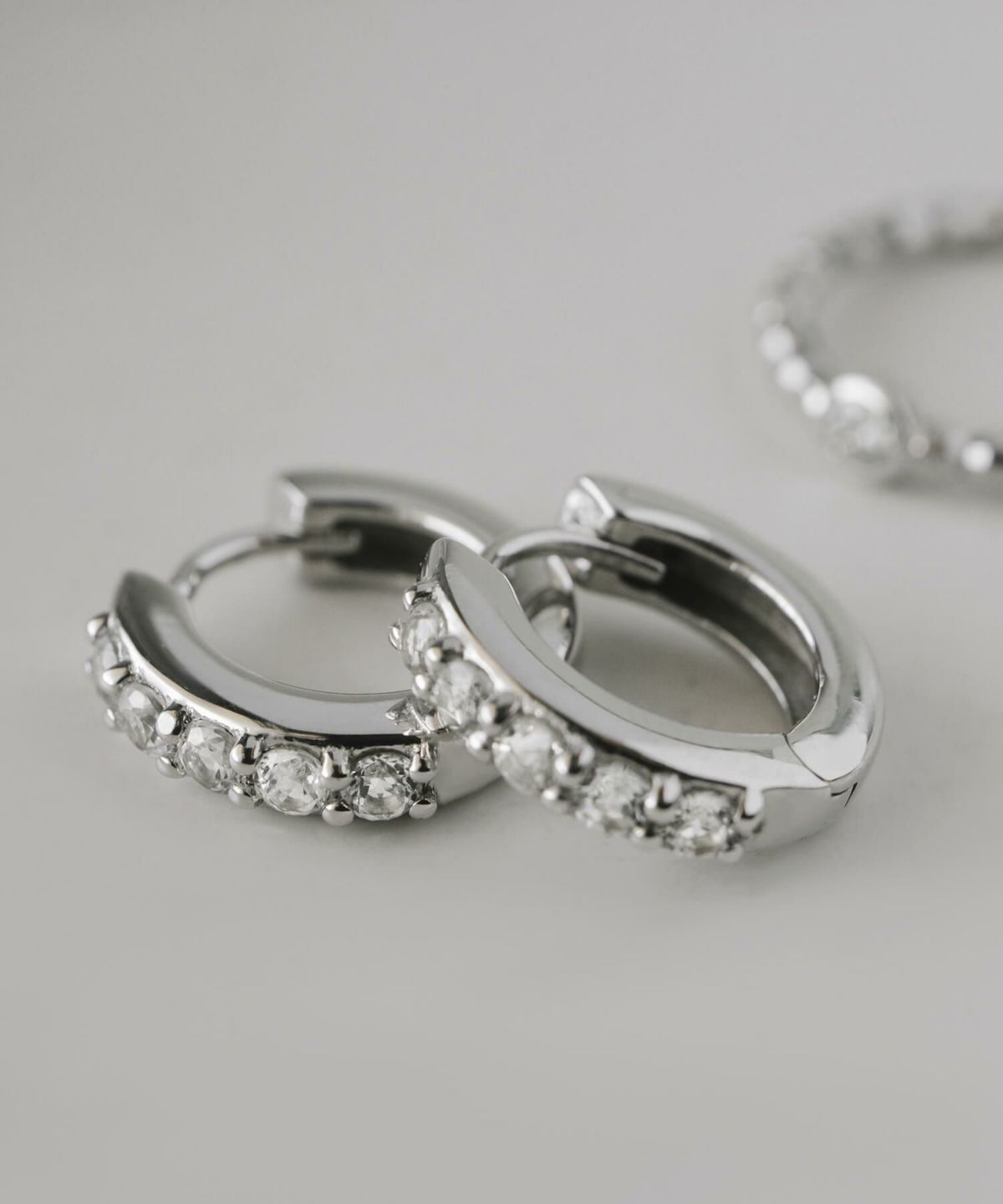 フープピアス 大ぶり 大きめ シルバー 925 フープ ピアス ホワイトトパーズ 【elveria エルベリア】 天然石 ピアス 金属アレルギー キラキラ クリスタルパヴェ 両耳用 ラインストーン 人気 大人 可愛い おしゃれ