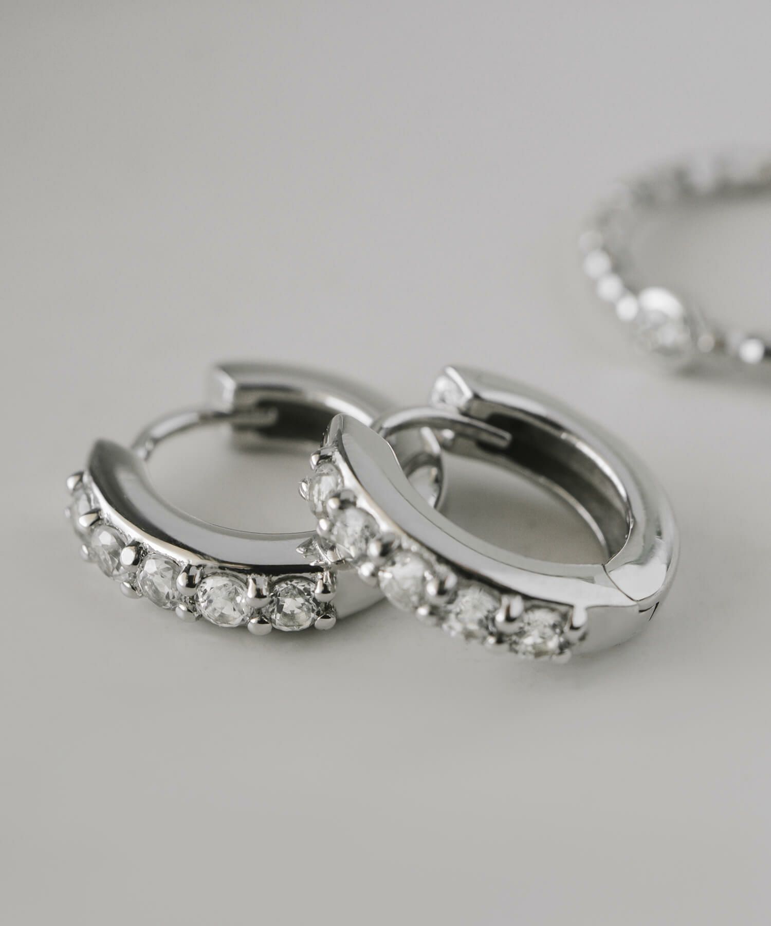 フープピアス 大ぶり 大きめ シルバー 925 フープ ピアス ホワイトトパーズ 【elveria エルベリア】 天然石 ピアス 金属アレルギー キラキラ クリスタルパヴェ 両耳用 ラインストーン 人気 大人 可愛い おしゃれ