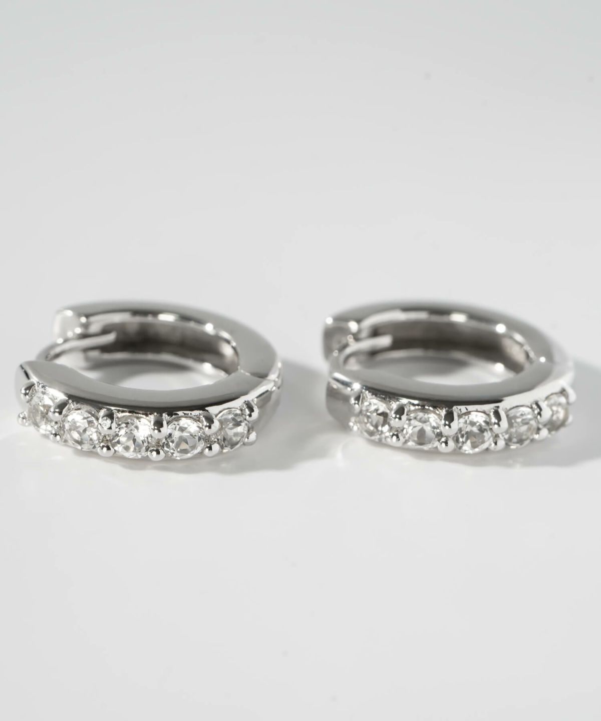 フープピアス 大ぶり 大きめ シルバー 925 フープ ピアス ホワイトトパーズ 【elveria エルベリア】 天然石 ピアス 金属アレルギー キラキラ クリスタルパヴェ 両耳用 ラインストーン 人気 大人 可愛い おしゃれ