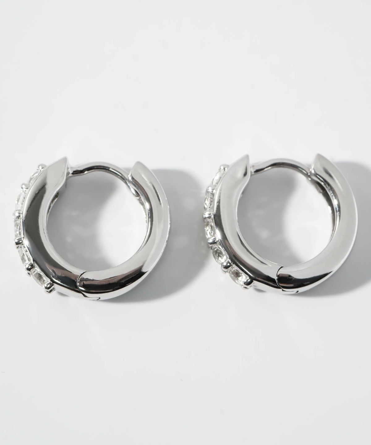 フープピアス 大ぶり 大きめ シルバー 925 フープ ピアス ホワイトトパーズ 【elveria エルベリア】 天然石 ピアス 金属アレルギー キラキラ クリスタルパヴェ 両耳用 ラインストーン 人気 大人 可愛い おしゃれ