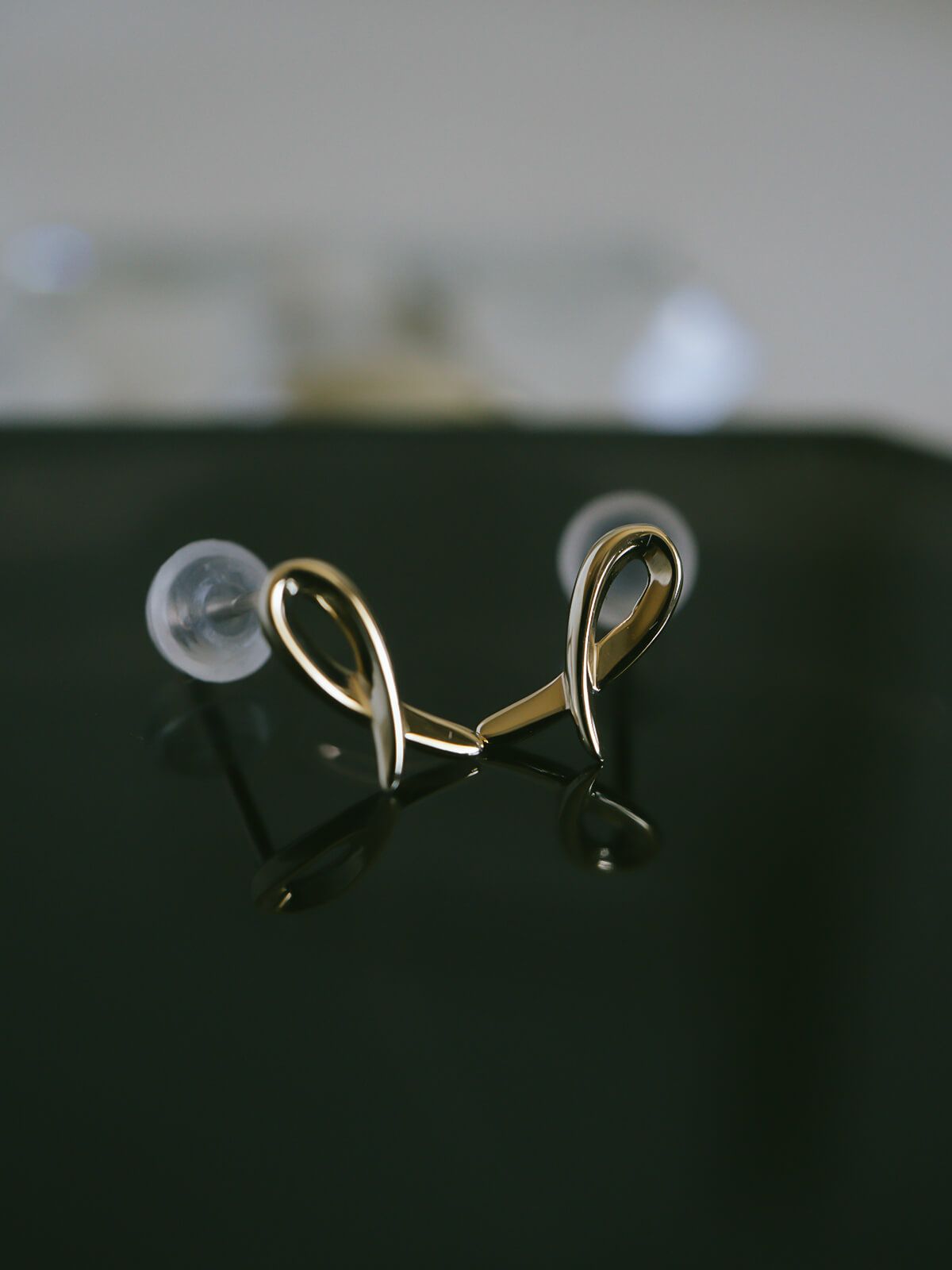 18k つけっぱなし ピアス  【elpia-pe エルピア】 k18 18金 ピアス ゴールド金属アレルギー リボン 小さめ 小ぶり 小さい シンプル 上品 繊細 エレガント 可愛い カジュアル フォーマル レディース ジュエリー アクセサリー 軽量 アウェアネスリボン ループリボン