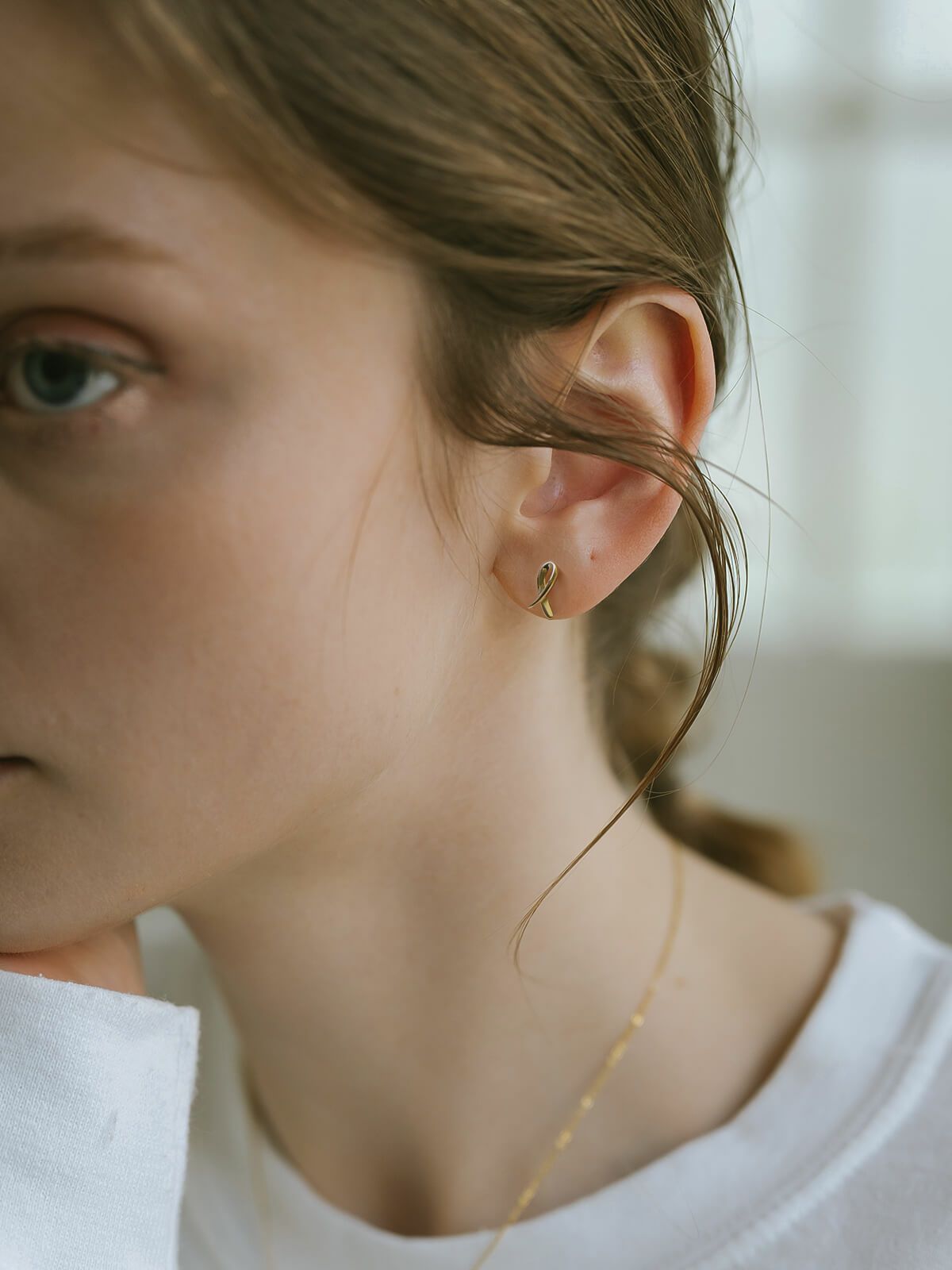 18k つけっぱなし ピアス  【elpia-pe エルピア】 k18 18金 ピアス ゴールド金属アレルギー リボン 小さめ 小ぶり 小さい シンプル 上品 繊細 エレガント 可愛い カジュアル フォーマル レディース ジュエリー アクセサリー 軽量 アウェアネスリボン ループリボン