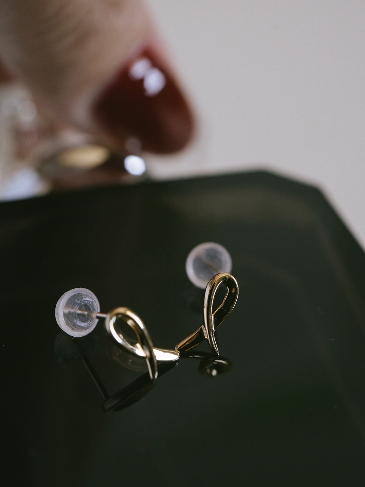 18k つけっぱなし ピアス  【elpia-pe エルピア】 k18 18金 ピアス ゴールド金属アレルギー リボン 小さめ 小ぶり 小さい シンプル 上品 繊細 エレガント 可愛い カジュアル フォーマル レディース ジュエリー アクセサリー 軽量 アウェアネスリボン ループリボン