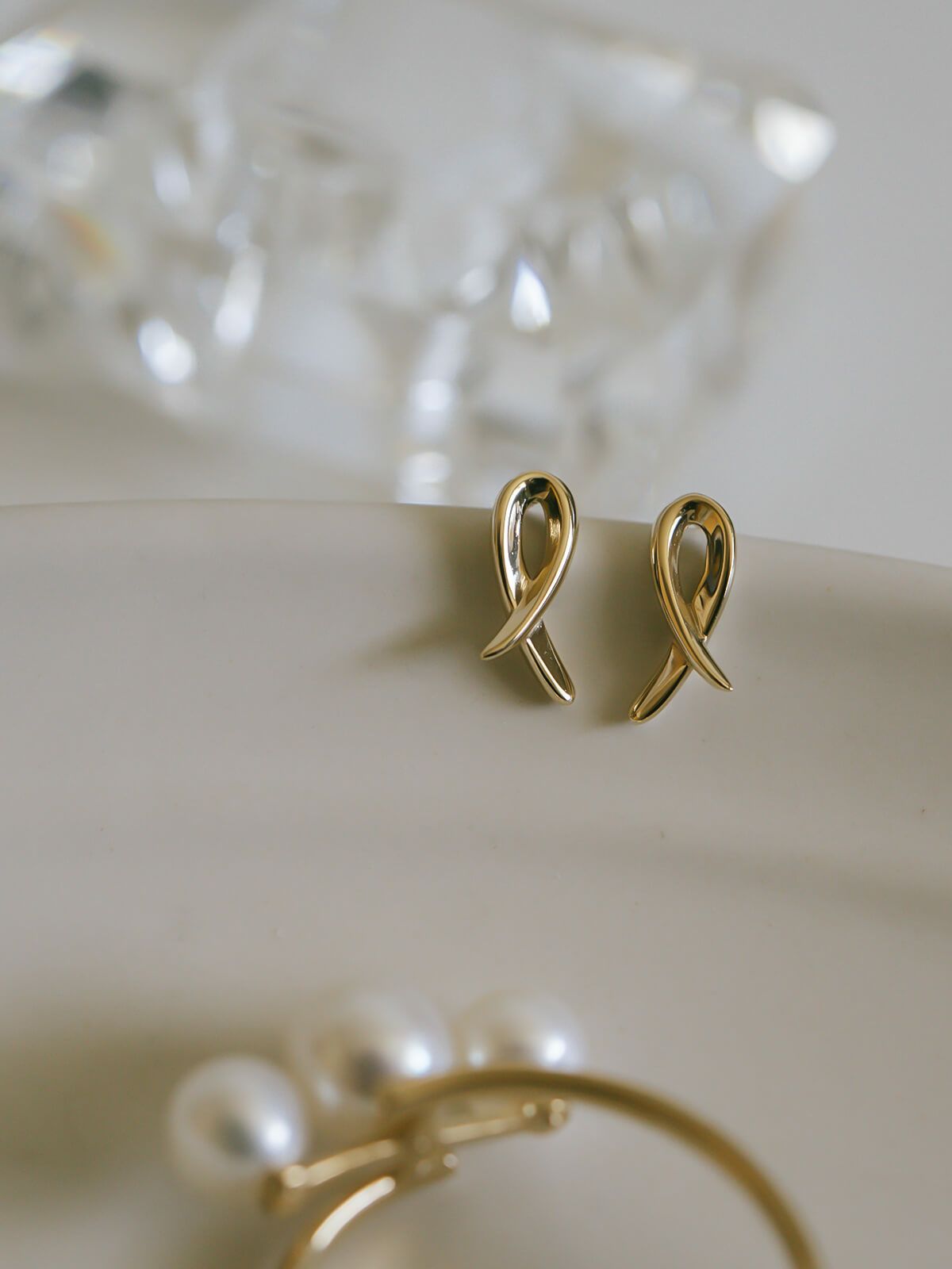 18k つけっぱなし ピアス  【elpia-pe エルピア】 k18 18金 ピアス ゴールド金属アレルギー リボン 小さめ 小ぶり 小さい シンプル 上品 繊細 エレガント 可愛い カジュアル フォーマル レディース ジュエリー アクセサリー 軽量 アウェアネスリボン ループリボン