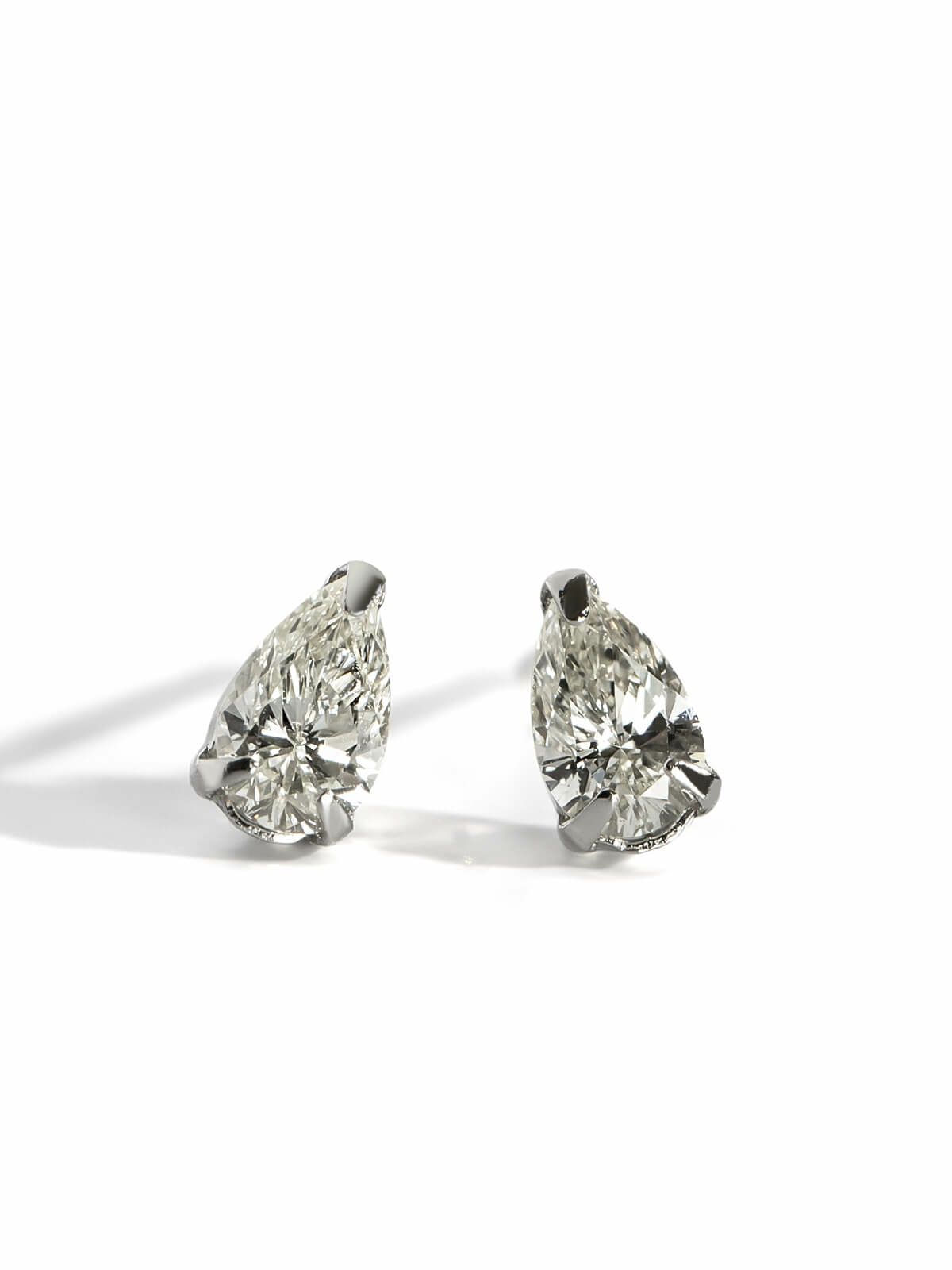 【特価_数量限定】ダイヤモンド ピアス 一粒 プラチナ 計0.3ct  【asteri-dew アステリ・デュー】 雫 ダイヤ つけっぱなし ピアス 金属アレルギー対応 おしゃれ シンプル 女性 誕生石 極小 ダイヤ レディース
