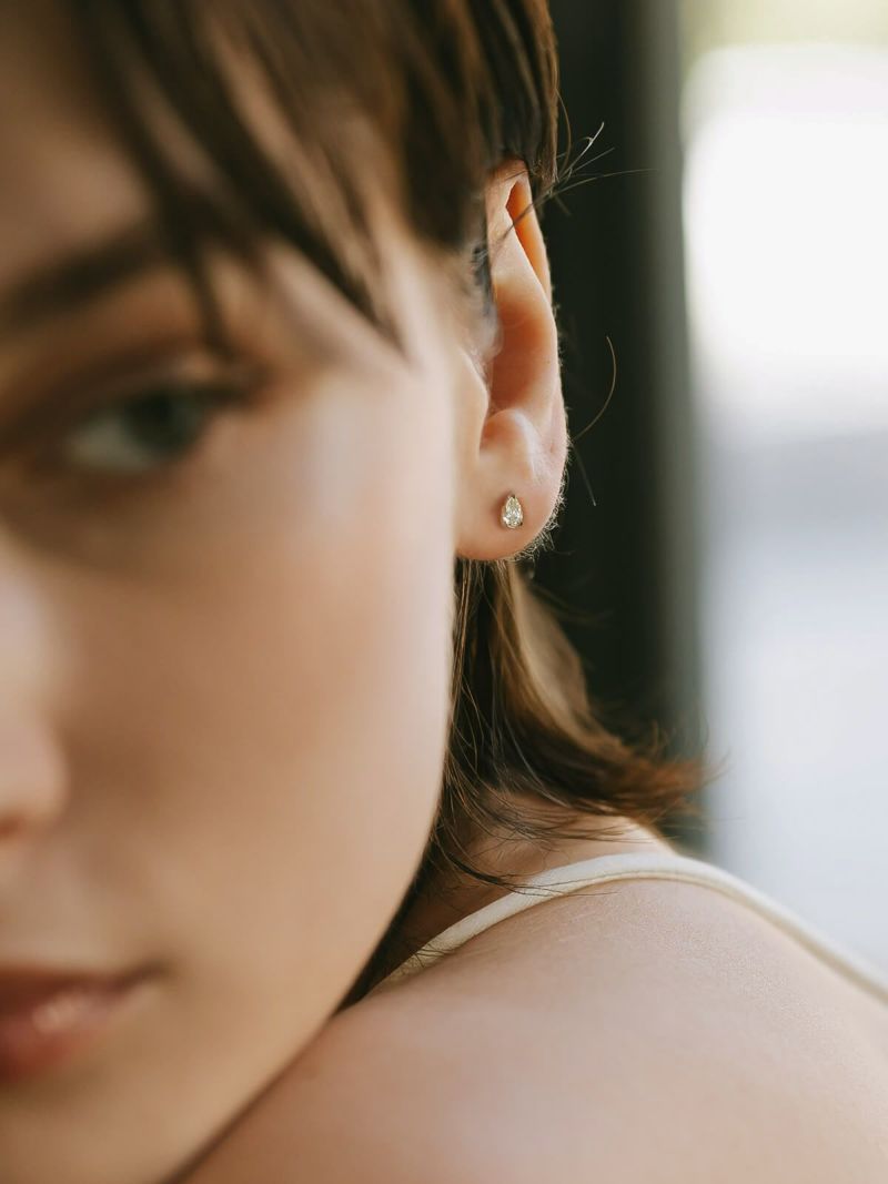 【特価_数量限定】ダイヤモンド ピアス 一粒 プラチナ 計0.3ct  【asteri-dew アステリ・デュー】 雫 ダイヤ つけっぱなし ピアス 金属アレルギー対応 おしゃれ シンプル 女性 誕生石 極小 ダイヤ レディース