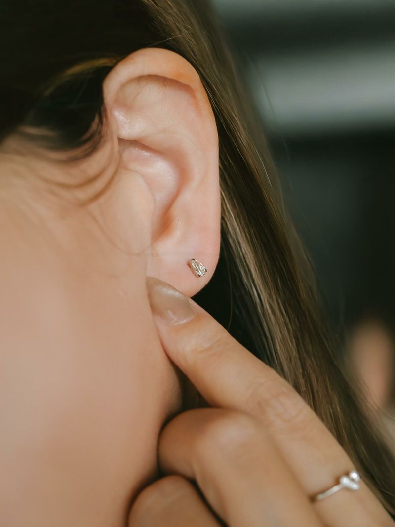 【特価_数量限定】ダイヤモンド ピアス 一粒 プラチナ 計0.3ct  【asteri-dew アステリ・デュー】 雫 ダイヤ つけっぱなし ピアス 金属アレルギー対応 おしゃれ シンプル 女性 誕生石 極小 ダイヤ レディース