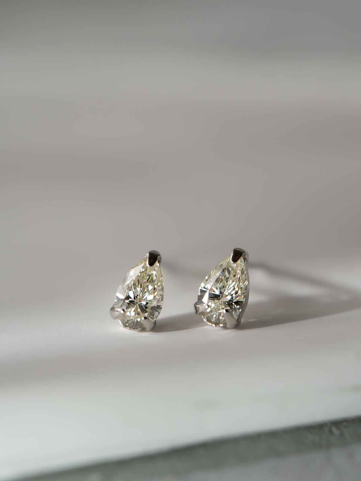 【特価_数量限定】ダイヤモンド ピアス 一粒 プラチナ 計0.3ct  【asteri-dew アステリ・デュー】 雫 ダイヤ つけっぱなし ピアス 金属アレルギー対応 おしゃれ シンプル 女性 誕生石 極小 ダイヤ レディース