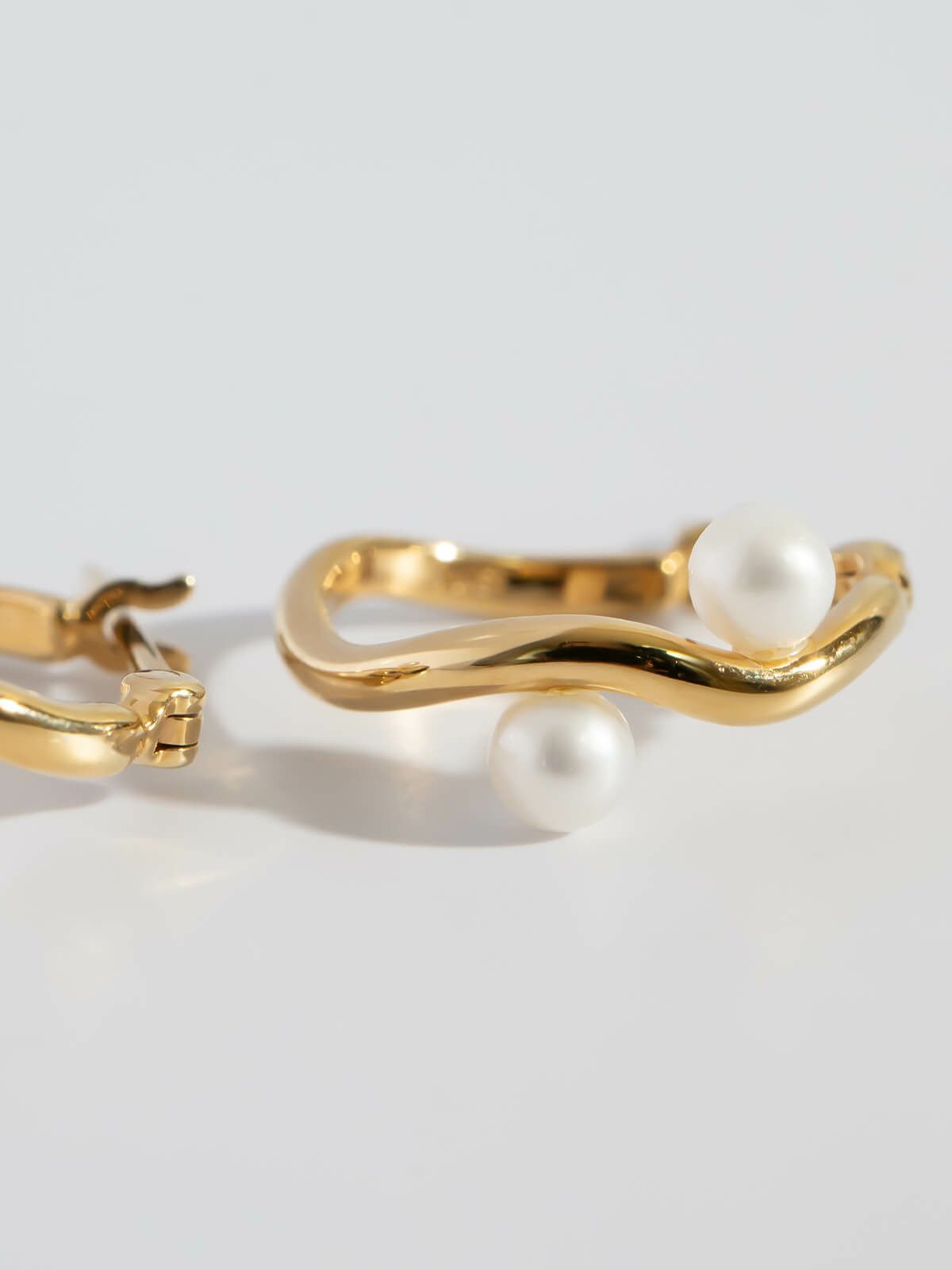 真珠 パール ピアス 揺れる フープ 金属アレルギー対応 18K 仕上げ 淡水パール 【afrizo-nadia アフリジオ・ナディア】 フープピアス レディース ピアス 大人 小さめ シルバー925 ピアス 小さい 小ぶり プレゼント 女性 誕生日 彼女 記念日