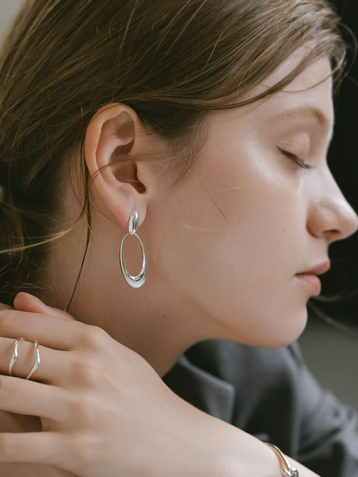揺れるシンプルなレディースピアス シルバー大ぶりピアス ブランド