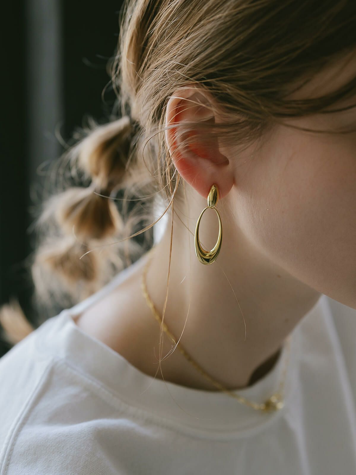 揺れるシンプルなレディースピアス ゴールド大ぶりピアス ブランド