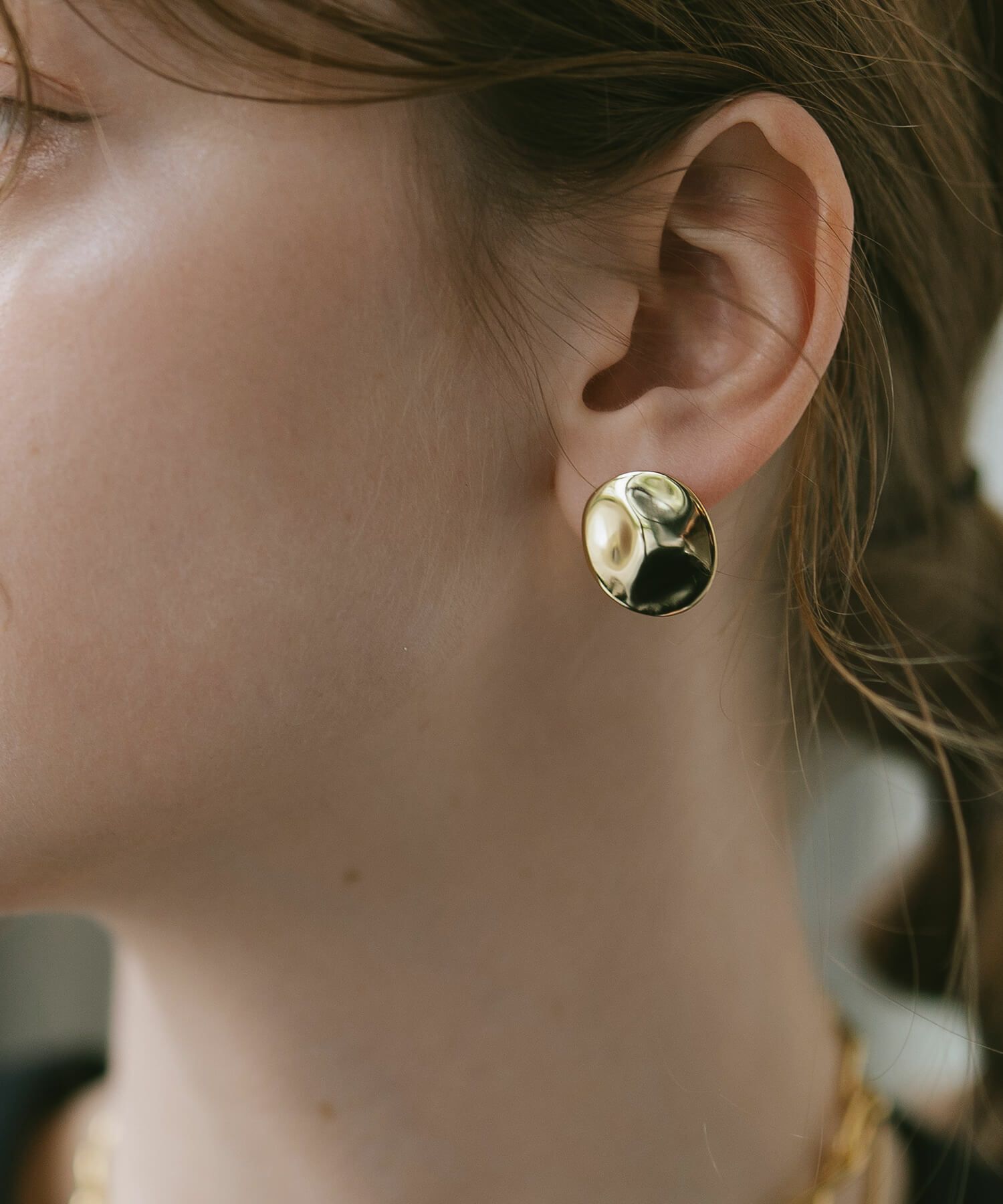 シンプルな大ぶりピアス ゴールド K18仕上げ レディース ブランド