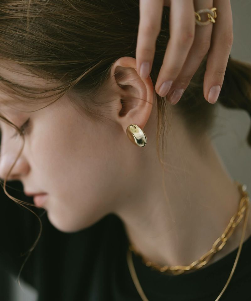 シンプルな大ぶりピアス ゴールド K18仕上げ レディース ブランド