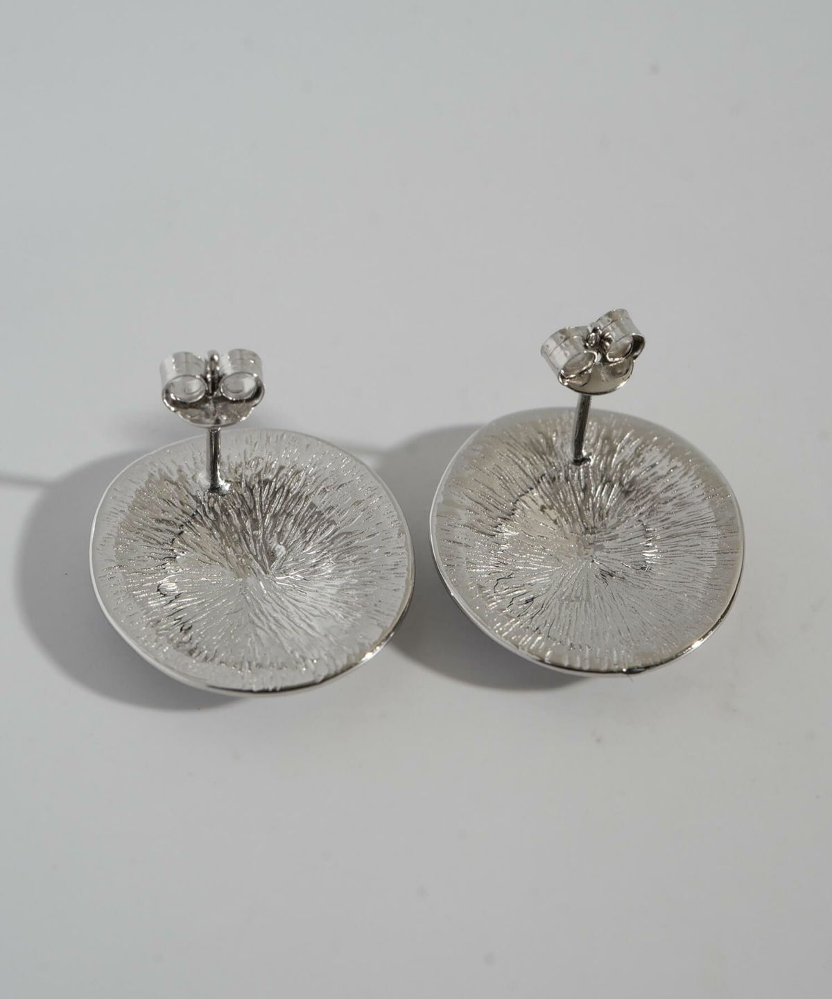 裏面の繊細なテクスチャー。