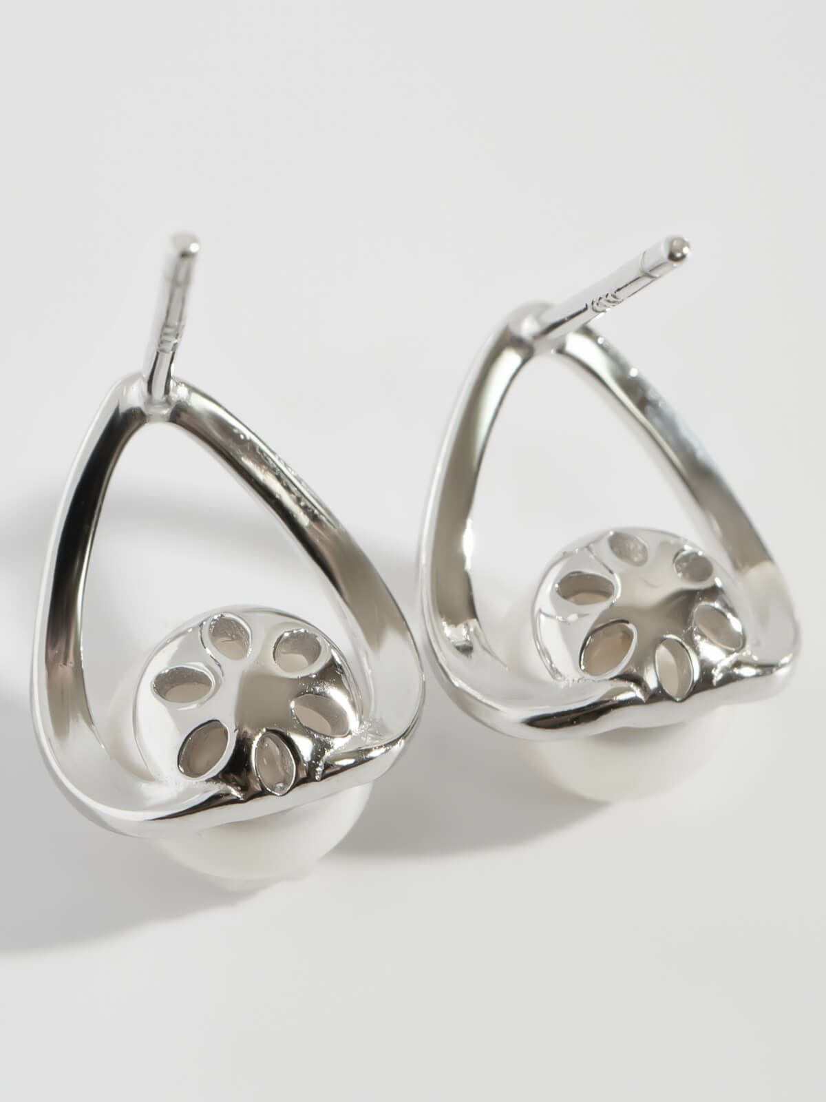 パール ピアス 一粒 ドロップ ぶら下がり シルバー925 金属アレルギー対応 フープ 【arne アルメ】 ドロップピアス 18k 仕上げ ピアス 真珠 普段 使い シルバー ゴールド ニッケルフリー シンプル ギフト プレゼント 女性 誕生日 クリスマス バレンタイン