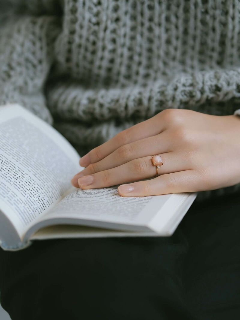 リング 天然石 イエローゴールド 10金 【lachtara-tva-r ラフターラ・トヴォ】 ムーンストーン パワーストーン k10 リング 指輪 大粒 10K 金属アレルギー 対応 楕円 オーバル k10 色ーゴールド 指輪 おしゃれ シンプル 大ぶり 誕生石 大きい 石 お守り 受注生産