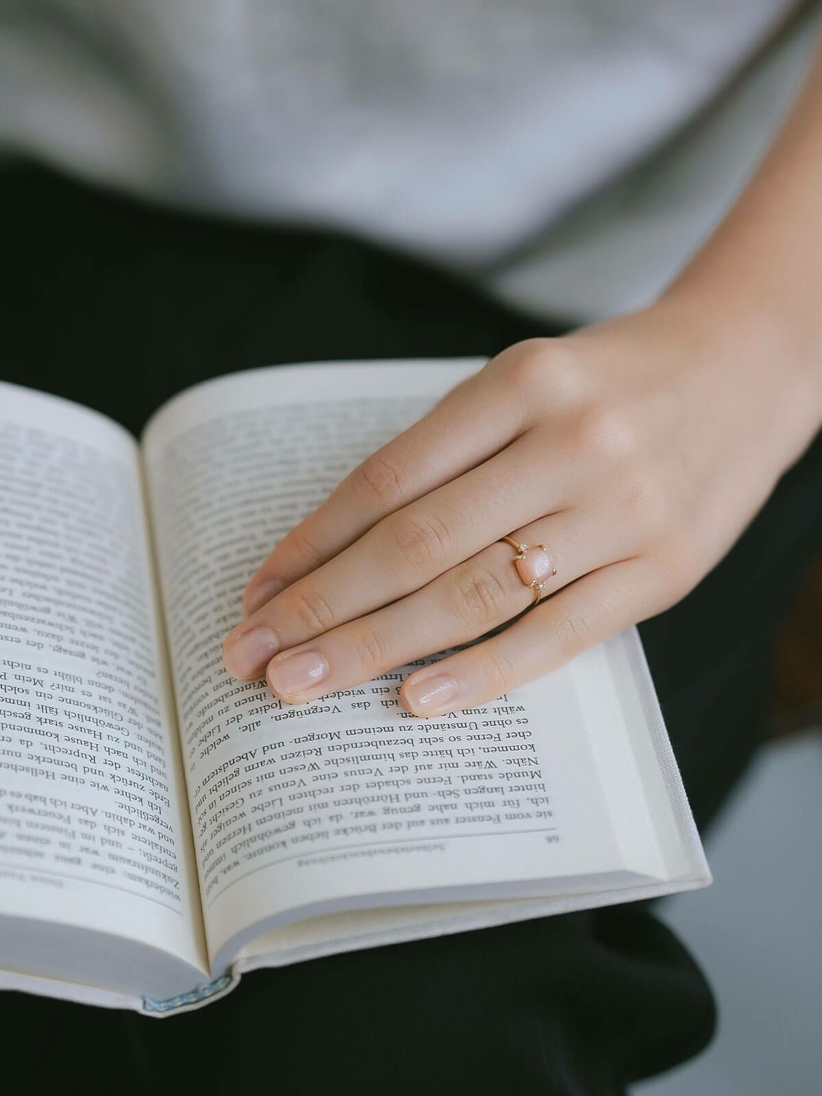 リング 天然石 イエローゴールド 10金 【lachtara-tva-r ラフターラ・トヴォ】 ムーンストーン パワーストーン k10 リング 指輪 大粒 10K 金属アレルギー 対応 楕円 オーバル k10 色ーゴールド 指輪 おしゃれ シンプル 大ぶり 誕生石 大きい 石 お守り 受注生産